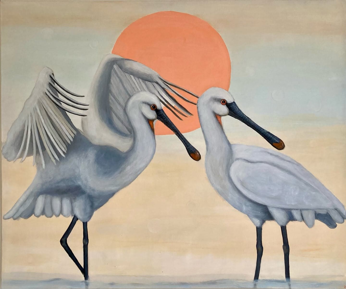 Schilderij van twee lepelaars voor de ondergaande zon